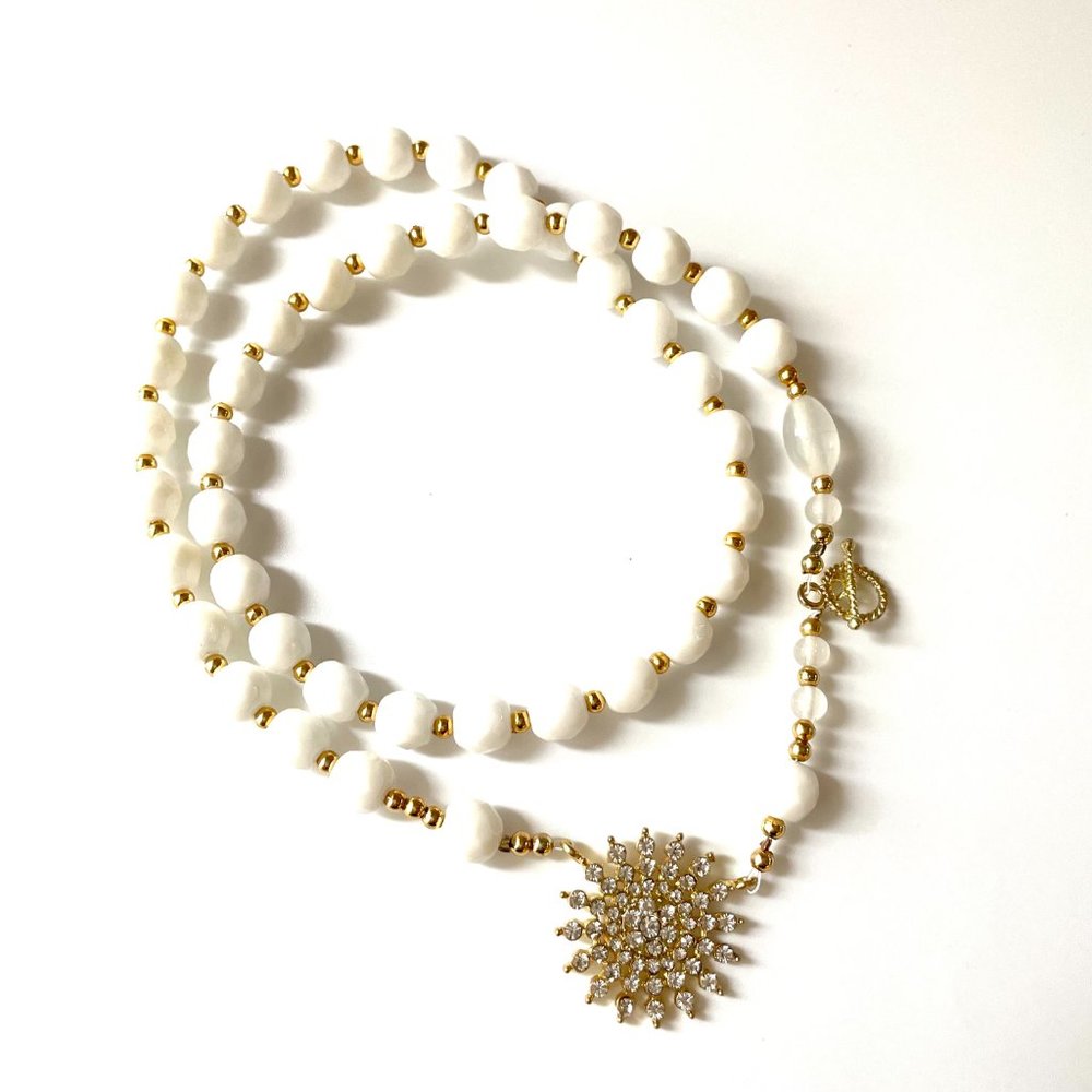 Zirconium Short Necklace with white glass and Crystals, Gold Plated